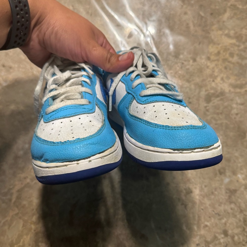 Nike blue Dunk sneakers size 3
In great condition 
Unisex kids - Picture 6 of 8
